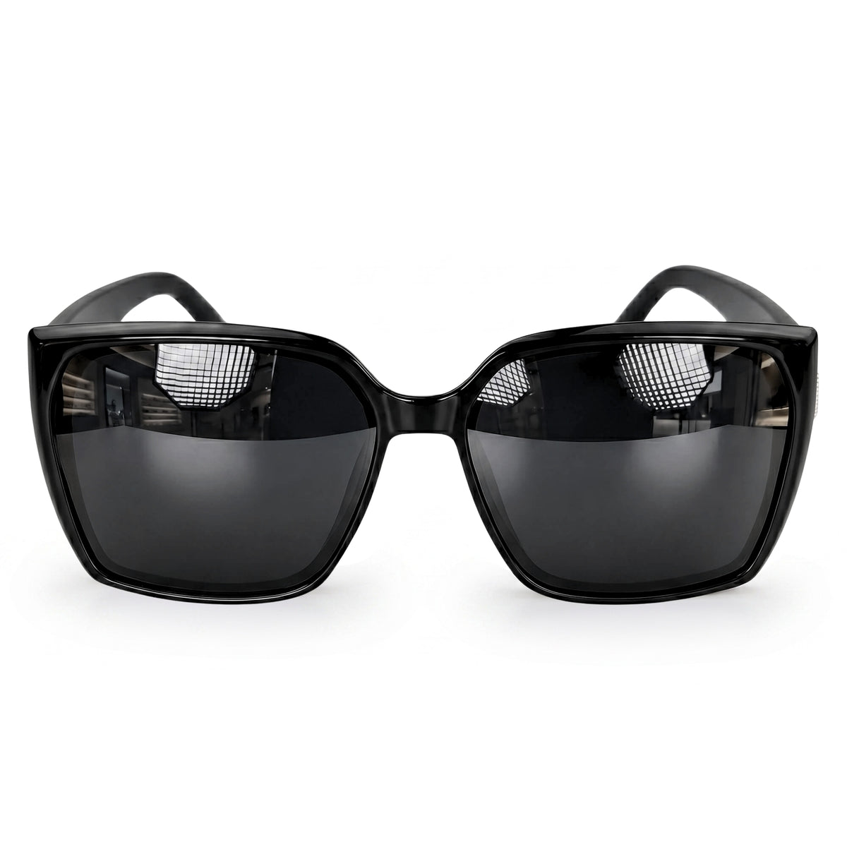 Modne okulary damskie do miasta, czarna oprawa oversize w kawiarni